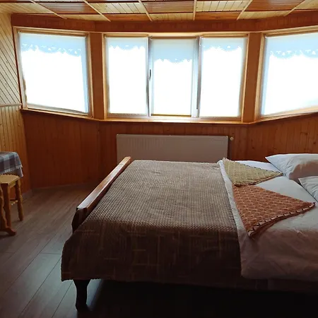 Apartment у курила з сауною та чаном на дровах