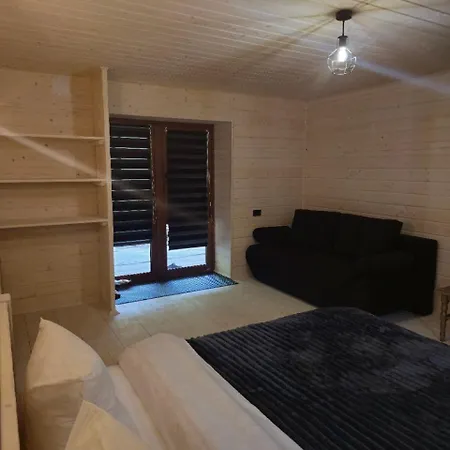 у курила з сауною та чаном на дровах Apartment