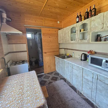 Apartment у курила з сауною та чаном на дровах
