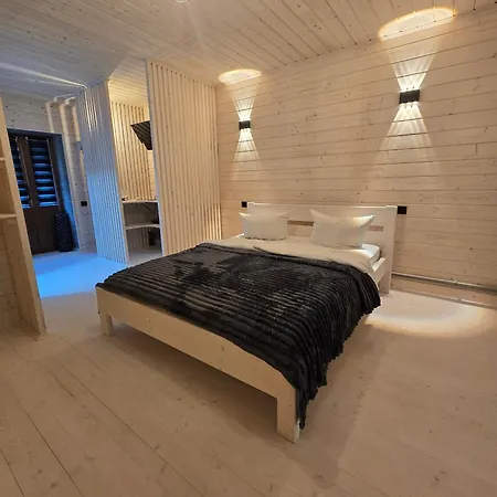 Apartment у курила з сауною та чаном на дровах