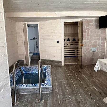 Apartment у курила з сауною та чаном на дровах